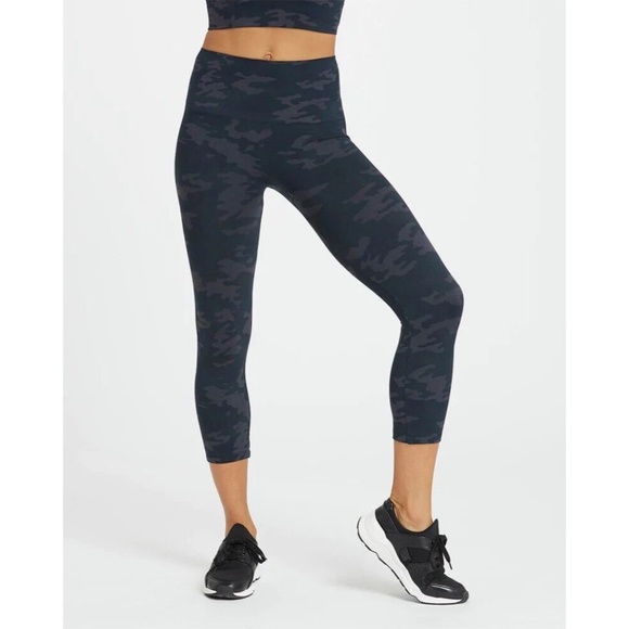 Spanx Look At Me Now Crop Seamless Leggings Black Camo - Picture 8 of 11